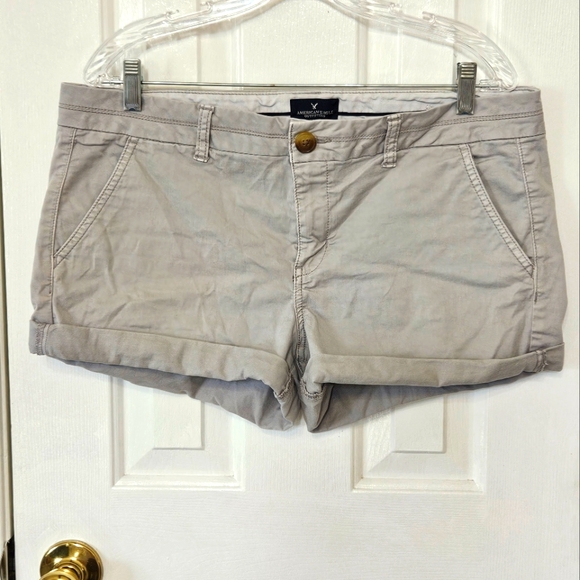 American Eagle Outfitters Pants - American Eagle Outfitters Women's Light Gray Midi Shorts Size 14